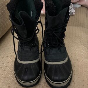 Sorel Blue and grey Caribou Boots men’s size 8. Excellent condition